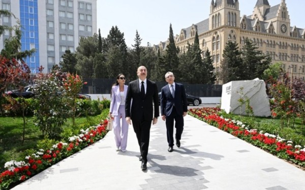 ilham-eliyev-ve-mehriban-eliyeva-bakida-botanika-institutunun-yeni-binasinin-acilisinda